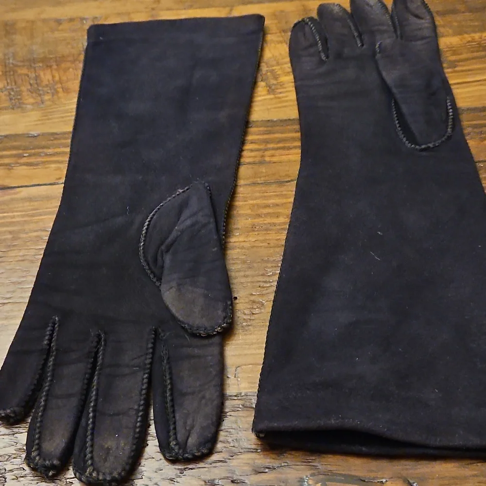 Vintage Superb Elegant Black Suede Ladie's Gloves